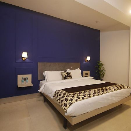 Virohaa Garden Hotel Ghaziabad Exteriör bild
