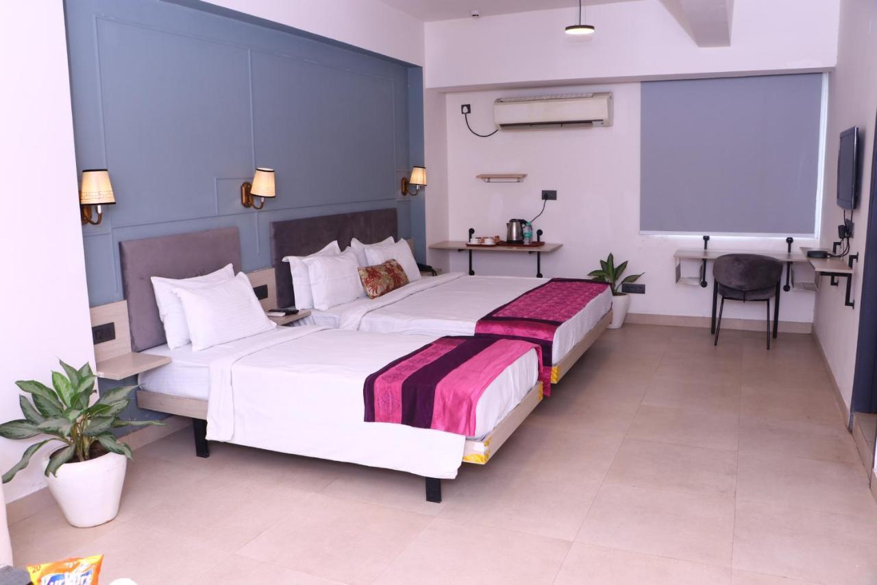 Virohaa Garden Hotel Ghaziabad Exteriör bild