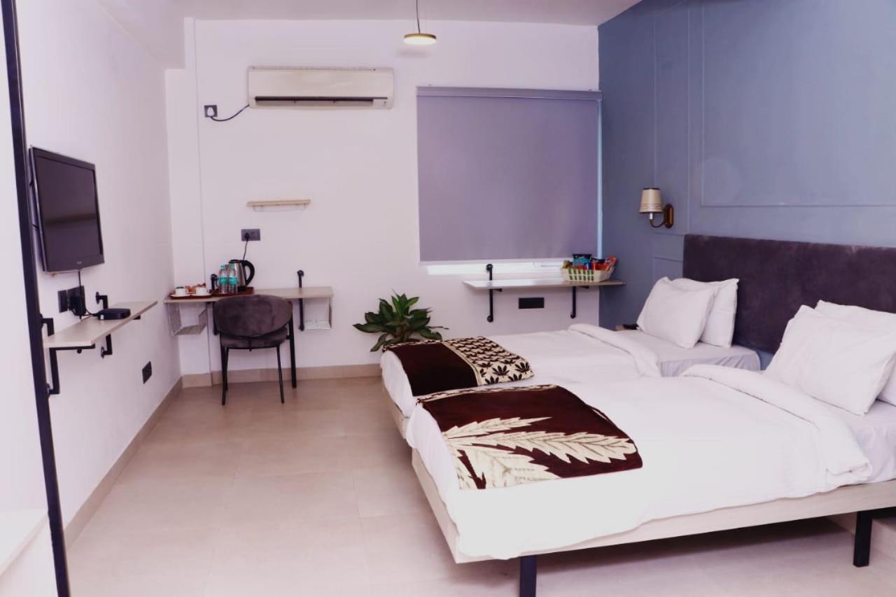 Virohaa Garden Hotel Ghaziabad Exteriör bild