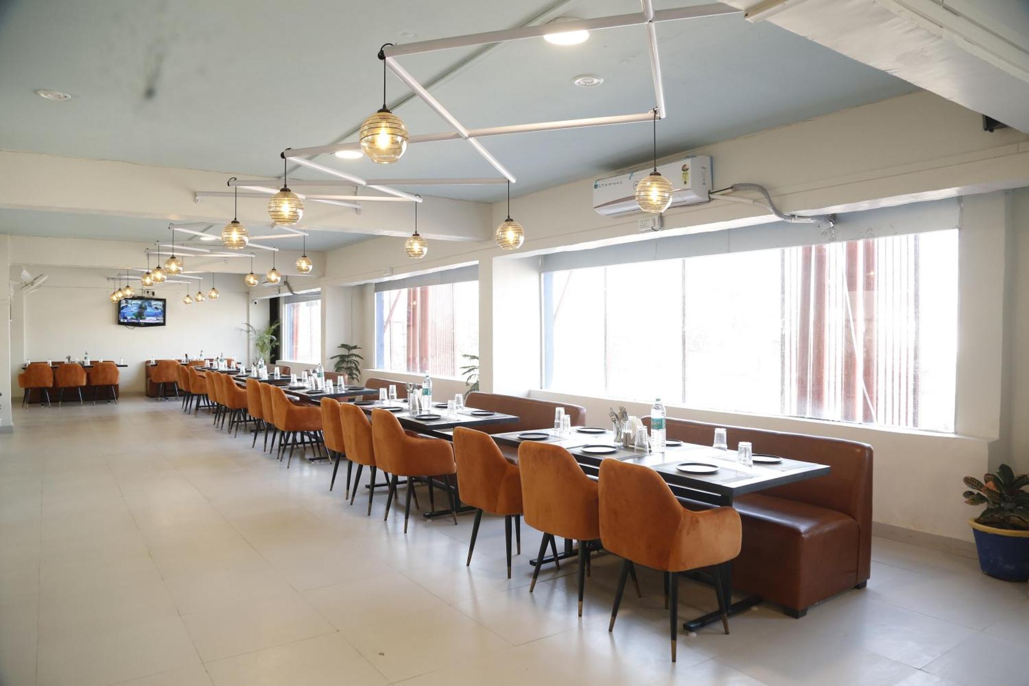 Virohaa Garden Hotel Ghaziabad Exteriör bild