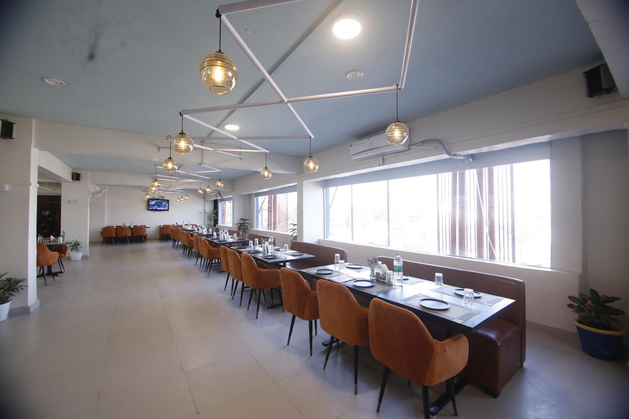 Virohaa Garden Hotel Ghaziabad Exteriör bild